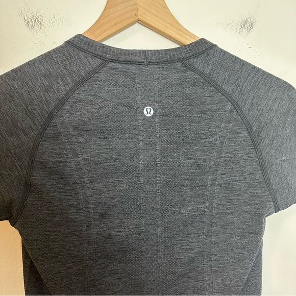 LULULEMON- Swiftly Tech Short Sleeve Crew Heathered Black Athletic Training Gym - Picture 6 of 7